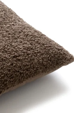 Online XOOON Teddy kussen 30x50cm in de kleur Bruin - COCOmaison