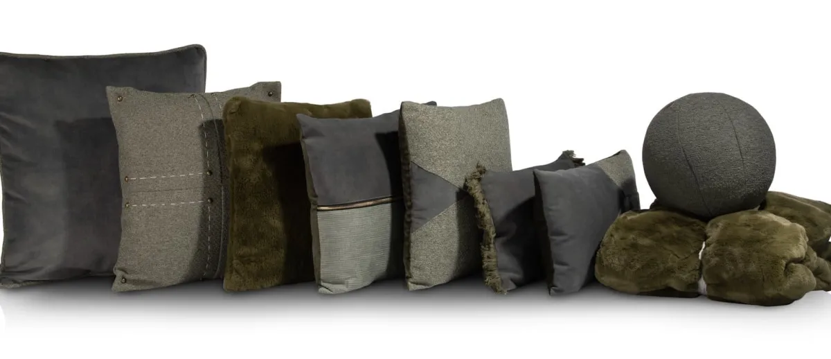 Discount XOOON Timeless Aria kussen 45x45cm in de kleur Olijf - COCOmaison