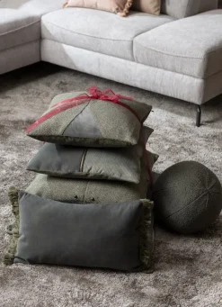 Outlet XOOON Timeless Avery kussen 50x50cm in de kleur Olijf - COCOmaison