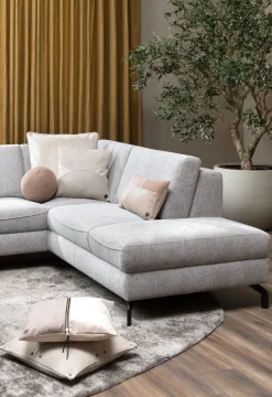 Clearance XOOON Timeless Mila kussen 30x50cm in de kleur Camel - COCOmaison