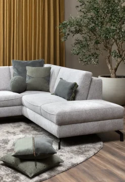 Sale XOOON Timeless Mila kussen 30x50cm in de kleur Olijf - COCOmaison