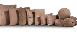 Online XOOON Timeless Scarlett kussen 30x50cm in de kleur Camel - COCOmaison