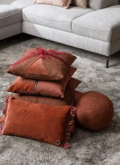 Discount XOOON Timeless Scott kussen dia 25cm in de kleur Koper - COCOmaison