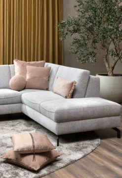 Discount XOOON Timeless Sean kussen 60x60cm in de kleur Camel - COCOmaison